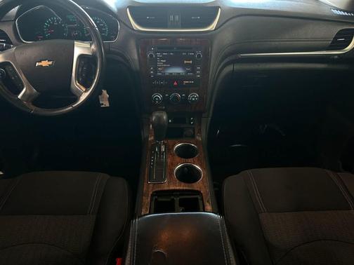 White Diamond Tricoat 2014 Chevrolet Traverse 1LT