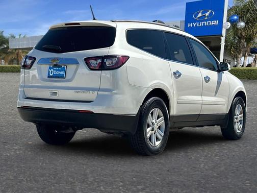 White Diamond Tricoat 2014 Chevrolet Traverse 1LT