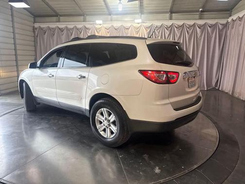 White Diamond Tricoat 2014 Chevrolet Traverse 1LT