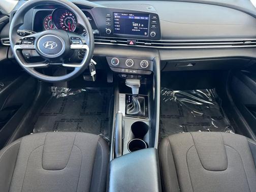 2023 Hyundai ELANTRA SE
