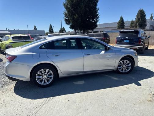 Silver Ice Metallic 2022 Chevrolet Malibu LT