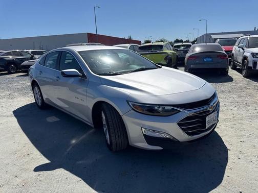 Silver Ice Metallic 2022 Chevrolet Malibu LT