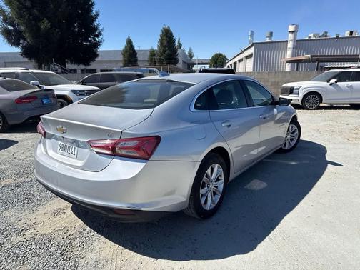 Silver Ice Metallic 2022 Chevrolet Malibu LT