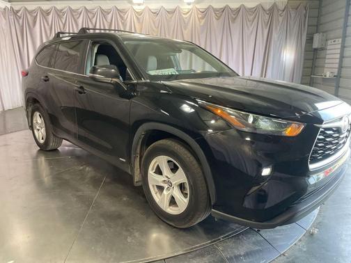 Midnight Black Metallic 2023 Toyota Highlander Hybrid LE