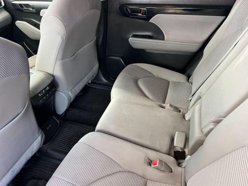 Midnight Black Metallic 2023 Toyota Highlander Hybrid LE