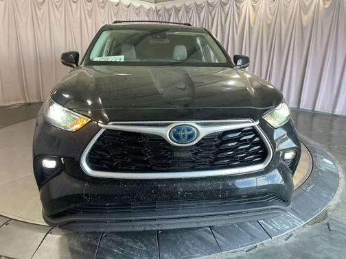 Midnight Black Metallic 2023 Toyota Highlander Hybrid LE
