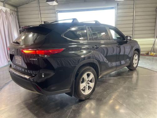 Midnight Black Metallic 2023 Toyota Highlander Hybrid LE