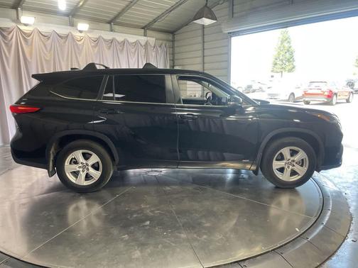 Midnight Black Metallic 2023 Toyota Highlander Hybrid LE