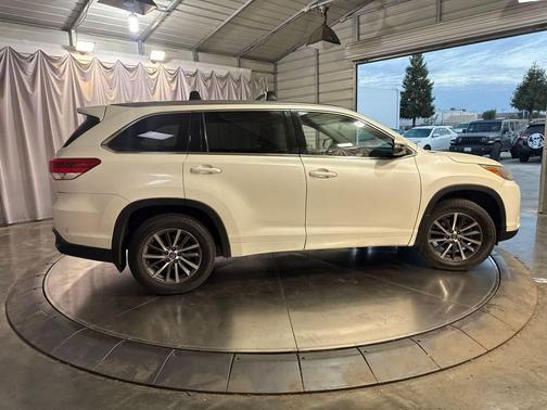 Blizzard Pearl 2017 Toyota Highlander XLE