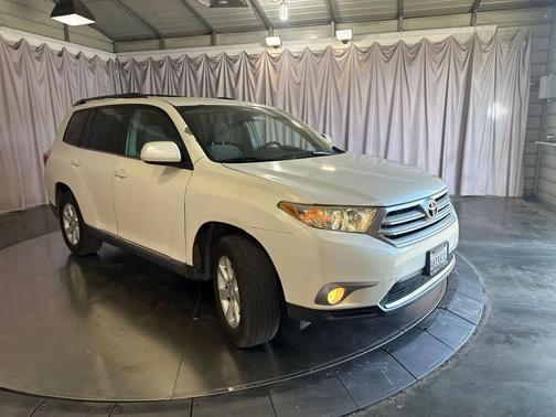 Blizzard Pearl 2013 Toyota Highlander Base Plus