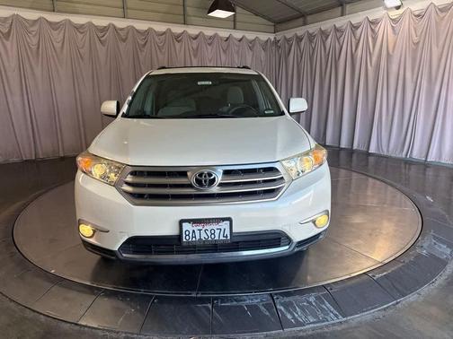 Blizzard Pearl 2013 Toyota Highlander Base Plus