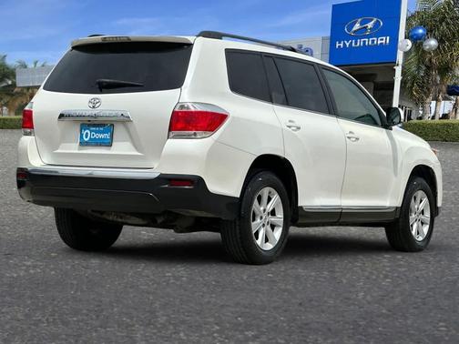 Blizzard Pearl 2013 Toyota Highlander Base Plus