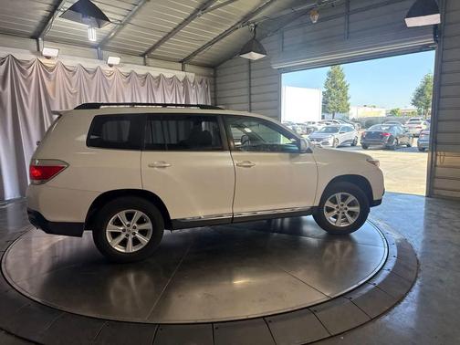 Blizzard Pearl 2013 Toyota Highlander Base Plus