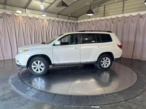 Blizzard Pearl 2013 Toyota Highlander Base Plus