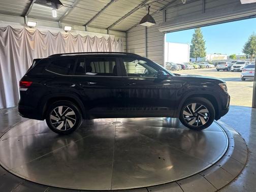 Black 2026 Volkswagen Atlas 2.0T SE w/Technology 4MOTION