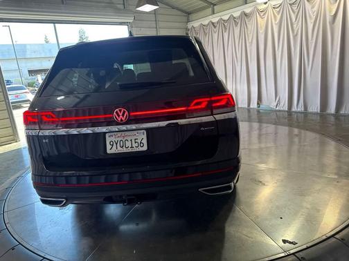 Black 2026 Volkswagen Atlas 2.0T SE w/Technology 4MOTION