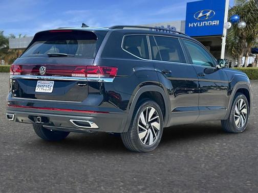 Black 2026 Volkswagen Atlas 2.0T SE w/Technology 4MOTION