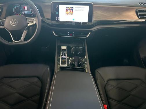 Black 2026 Volkswagen Atlas 2.0T SE w/Technology 4MOTION