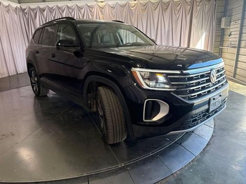Black 2026 Volkswagen Atlas 2.0T SE w/Technology 4MOTION