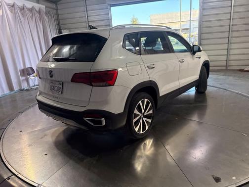 2023 Volkswagen Taos SE