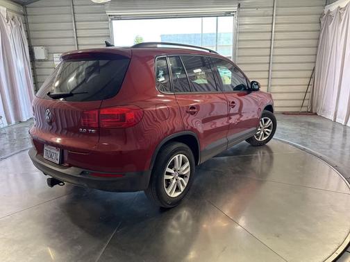 Wild Cherry Metallic 2015 Volkswagen Tiguan Auto S