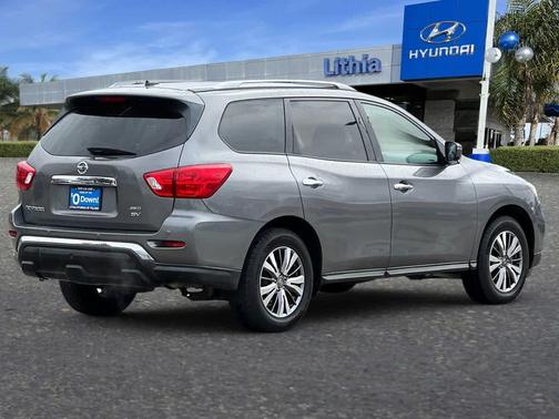 2018 Nissan Pathfinder SV