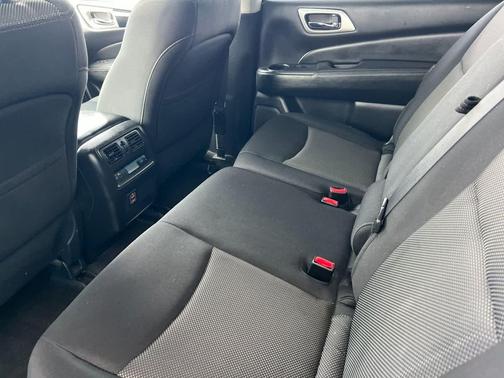 2018 Nissan Pathfinder SV