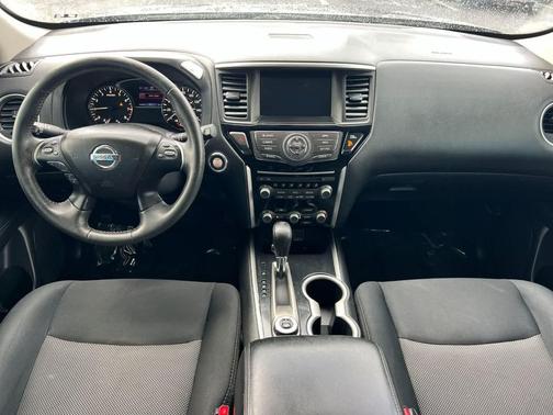 2018 Nissan Pathfinder SV