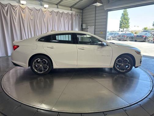 Summit White 2023 Chevrolet Malibu LT