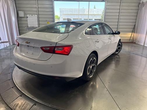 Summit White 2023 Chevrolet Malibu LT