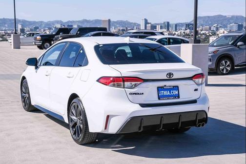 Ice Cap 2024 Toyota Corolla SE