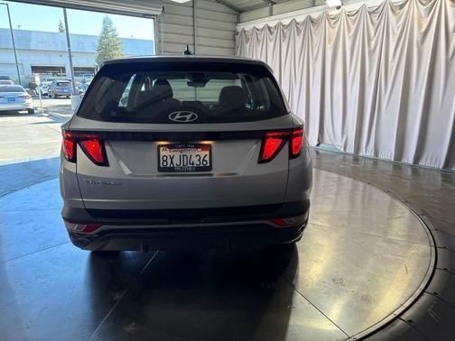Shimmering Silver 2022 Hyundai TUCSON SE
