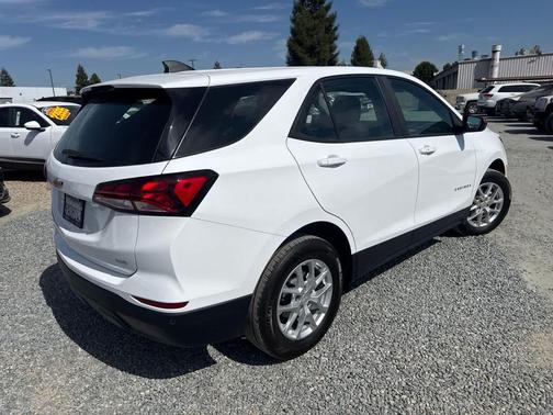 Summit White 2022 Chevrolet Equinox LS