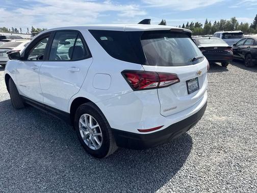 Summit White 2022 Chevrolet Equinox LS