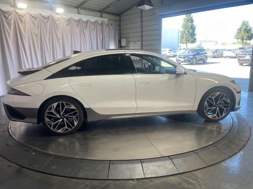 2024 Hyundai IONIQ 6 Limited