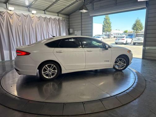 Oxford White 2018 Ford Fusion Hybrid SE