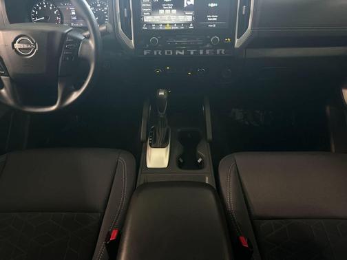 Glacier White 2025 Nissan Frontier SV