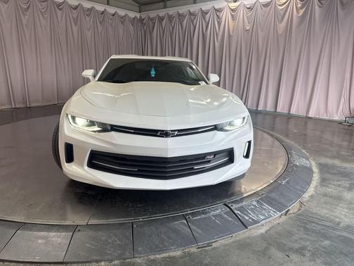 Summit White 2017 Chevrolet Camaro 1LT