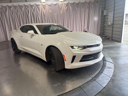 Summit White 2017 Chevrolet Camaro 1LT