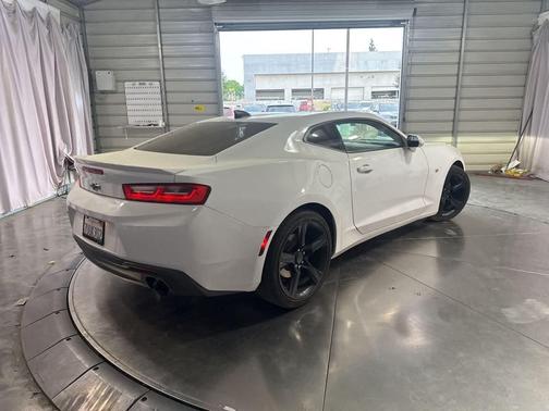 Summit White 2017 Chevrolet Camaro 1LT