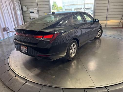 Onyx Black 2023 Hyundai ELANTRA SE