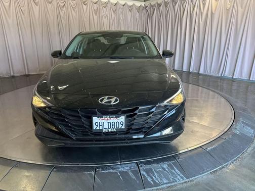 Onyx Black 2023 Hyundai ELANTRA SE