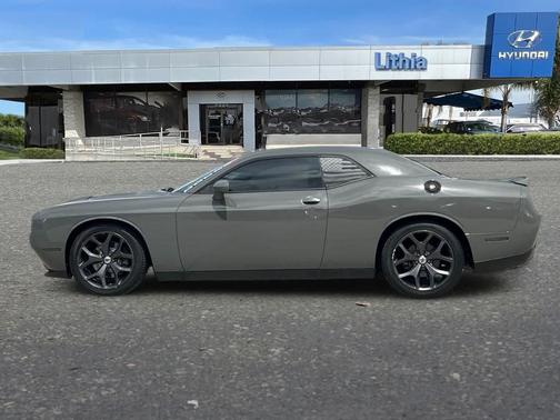 2017 Dodge Challenger SXT