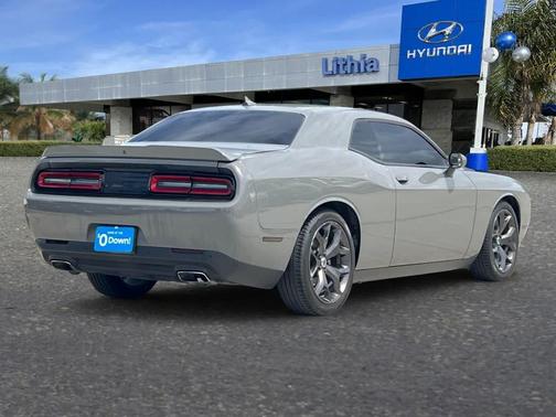 2017 Dodge Challenger SXT