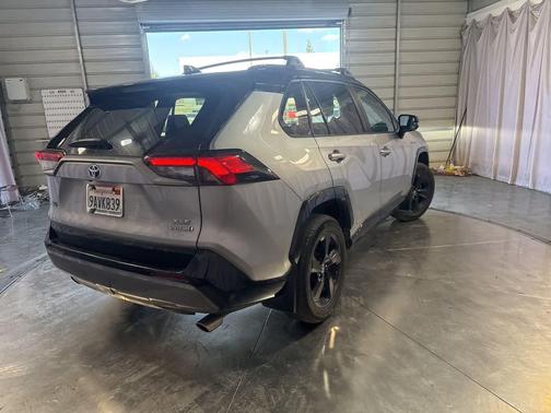 2021 Toyota RAV4 Hybrid SE