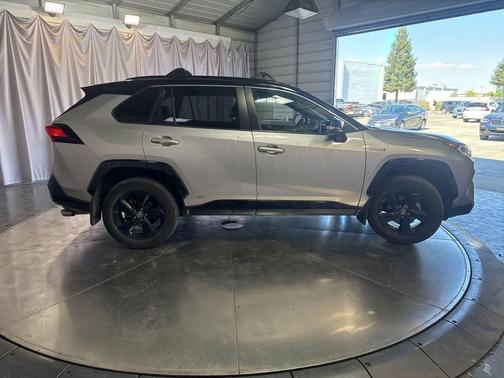 2021 Toyota RAV4 Hybrid SE