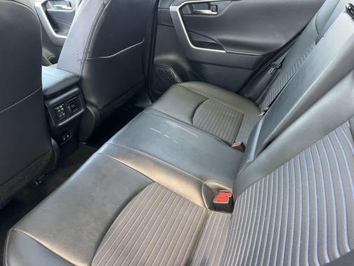 2021 Toyota RAV4 Hybrid SE