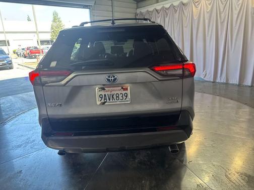 2021 Toyota RAV4 Hybrid SE