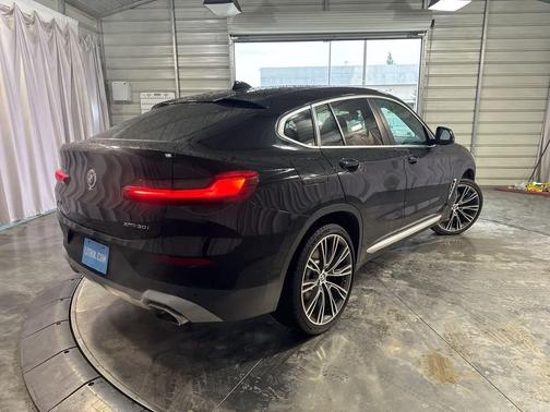 2023 BMW X4 xDrive30i