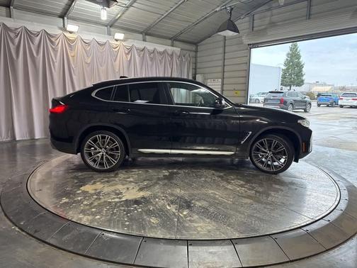 2023 BMW X4 xDrive30i